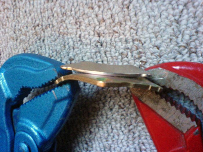 Как отделить магниты от металлической подложки жесткого диска металлической, металл, использовать, магниты, разбирал, краям, другу, ключи, сводим, усилием, беремсяДалее, выступает, наклеен, поверхность, изгибая, магниту, самому, прикасаясь, подложки, конечки