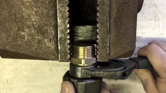 картинка 1be857b6fc kak pravilno i nadezhno namatyvat len na santehnicheskie soedinenija 14