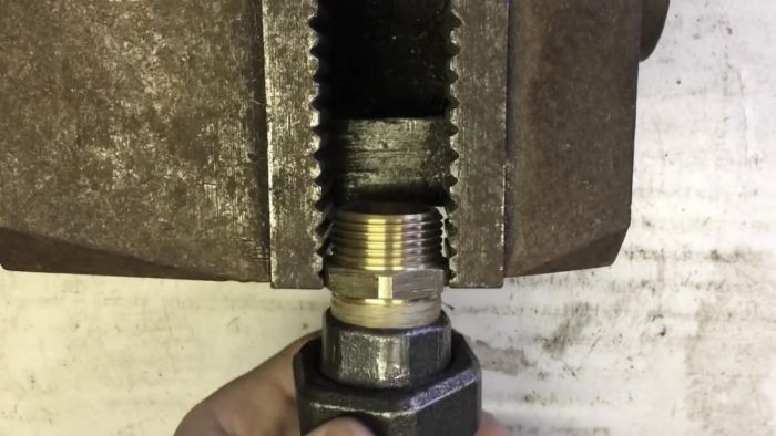 картинка 2398e94c78 kak pravilno i nadezhno namatyvat len na santehnicheskie soedinenija 13