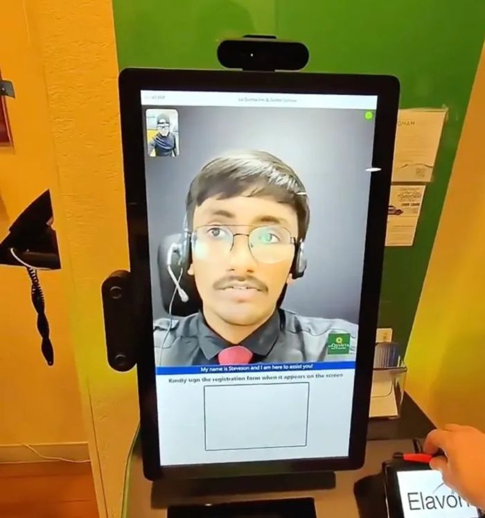 Майами: Инфокиоски с «индийским акцентом» вытесняют администраторов из отелей