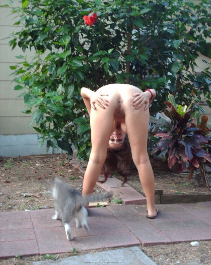 картинка 373b243f80 devushki na dache bez trusikov 9