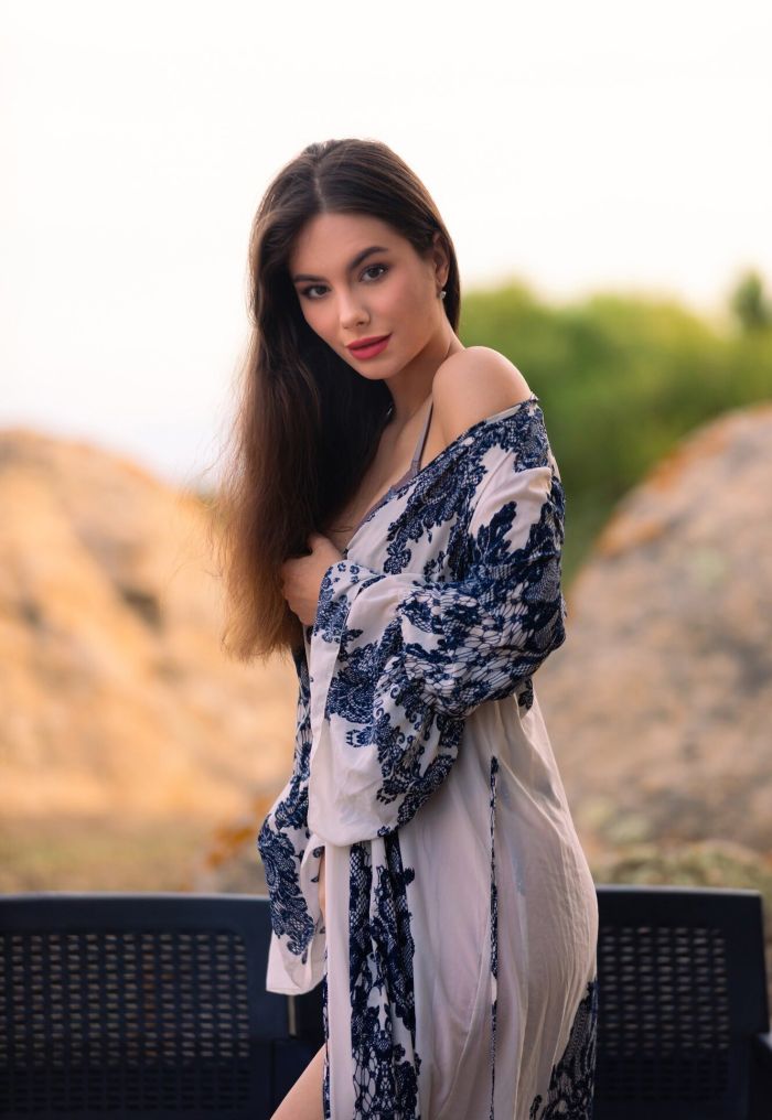 картинка 3752a855fc seksualnaja devushka snimaet kruzhevnoe bele 1