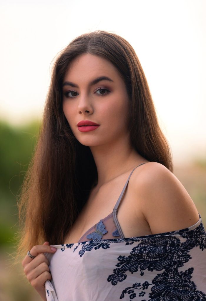 картинка 421d4d08d6 seksualnaja devushka snimaet kruzhevnoe bele 2