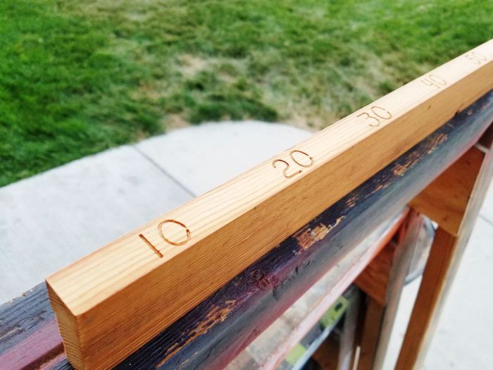 Выдавливание знаков на дереве своими руками знаков, можно, поверхности, например, углубления, этого, помощью, используя, покрыть, четверки, лаком, следует, форму, знаки, поверхность, выдавливания, цифры, чтобы, дизайну, общему