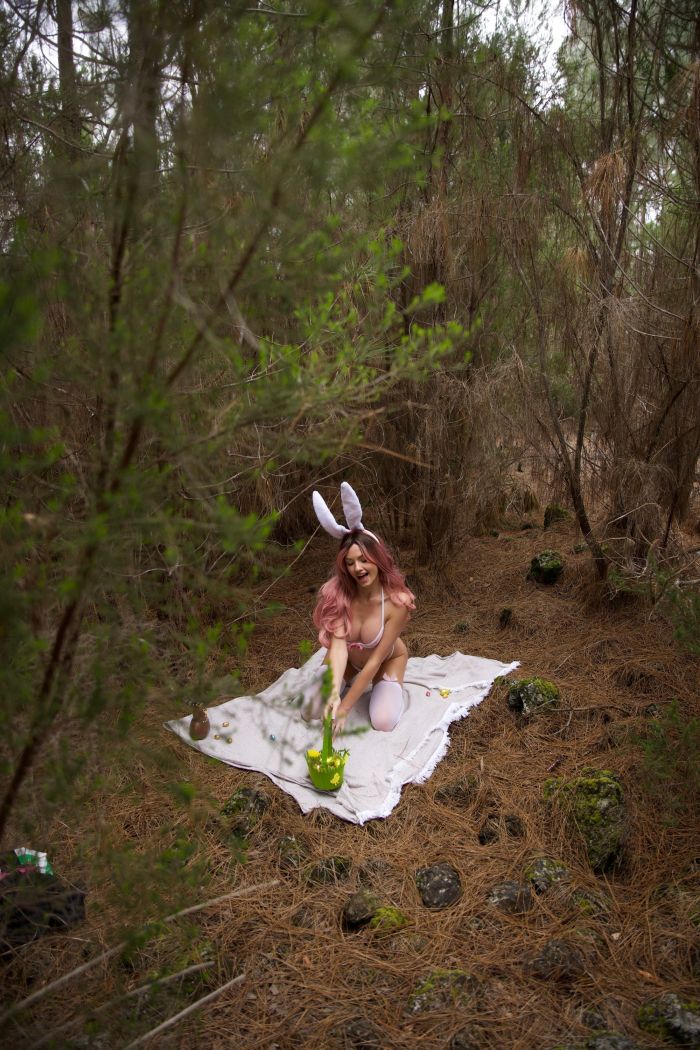 картинка 9af91463d3 kjeti hollik v obraze gorjachego pashalnogo krolika 12