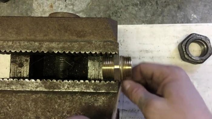 картинка c872dd138c kak pravilno i nadezhno namatyvat len na santehnicheskie soedinenija 7