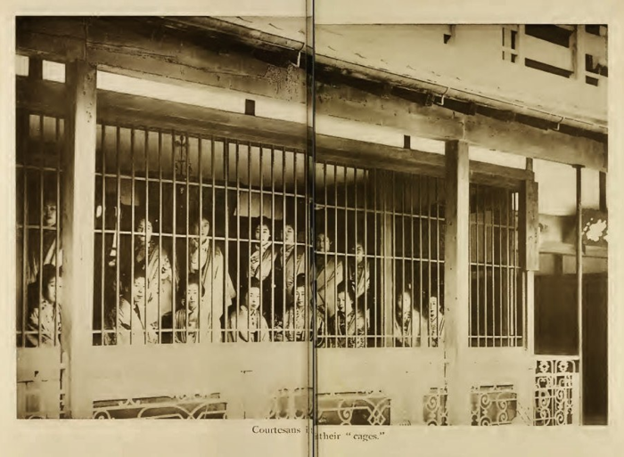 картинка eed489f51e kvartal esivara vitriny s zhenschinami i nravy jepohi 2