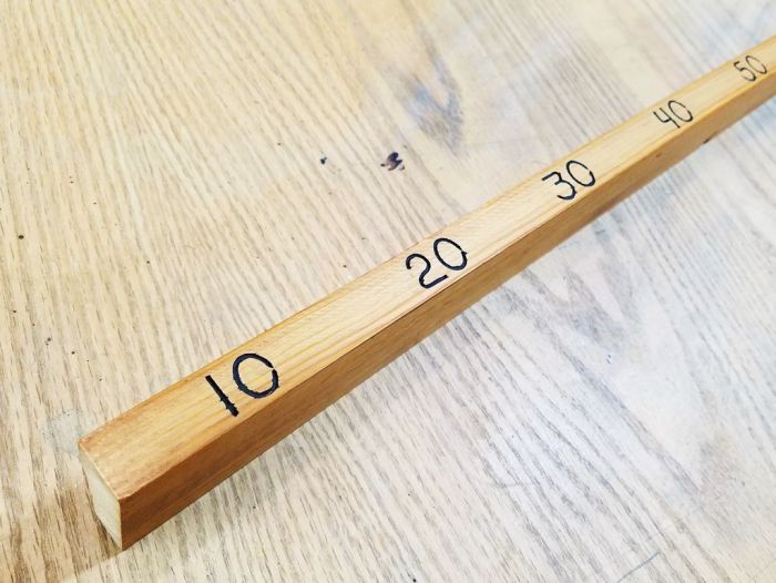 Выдавливание знаков на дереве своими руками знаков, можно, поверхности, например, углубления, этого, помощью, используя, покрыть, четверки, лаком, следует, форму, знаки, поверхность, выдавливания, цифры, чтобы, дизайну, общему