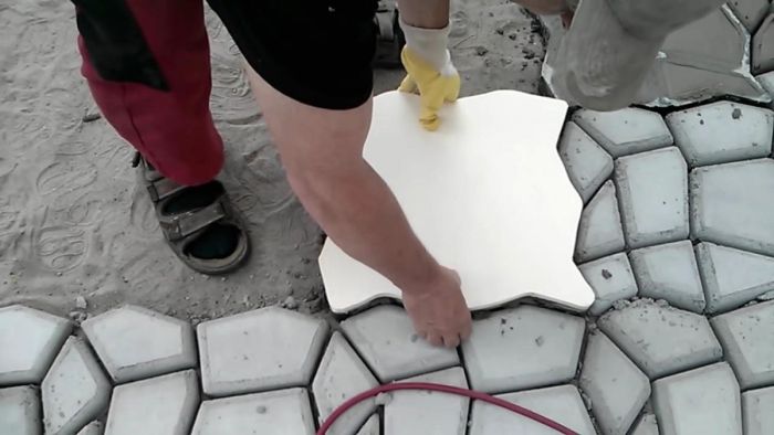 картинка 5c8dc45c8c moschenie terrasy samodelnoj betonnoj plitkoj svoimi rukami 10