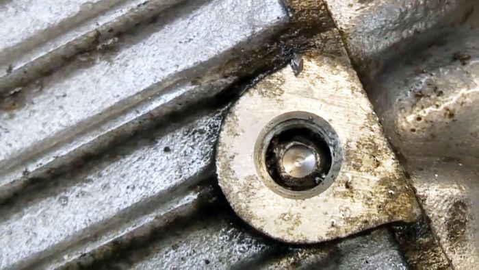 картинка 8c0bcceec9 kak izvlech slomannyj bolt ili shpilku iz glubokogo otverstija 10