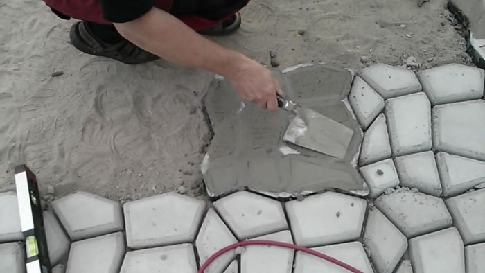 картинка b9bee95f6a moschenie terrasy samodelnoj betonnoj plitkoj svoimi rukami 9