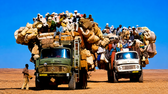 «Аллигатор» Мерседеса: почему короткий капот покорил Европу на десятилетия грузовики, спереди, капот, чтобы, дизель, капотом, мотор, машину, аллигатор, коротким, начала, прозвали, Мерседеса, машины, стоял, Аравии, кабиной, насос, около, бескапотной