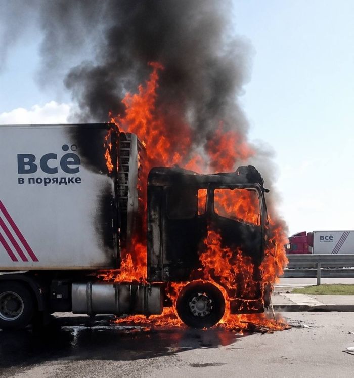 картинка 9836b7e327 pjatnica vremja dlja ulybok zarjazhaemsja pozitivom pered vyhodnymi 0