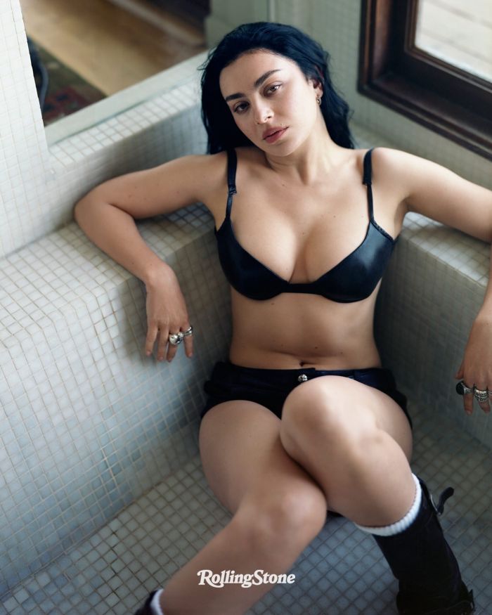 картинка 9d103342ae charli xcx poziruet dlja zhurnala 11
