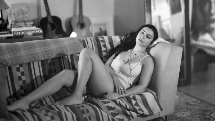 картинка a017dcf03b charli xcx poziruet dlja zhurnala 9