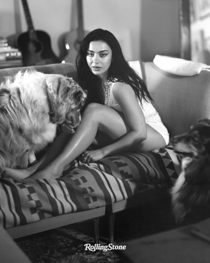 картинка a42cc60f13 charli xcx poziruet dlja zhurnala 6