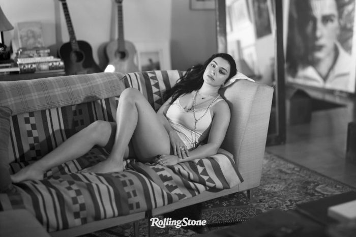картинка b7a4ecee95 charli xcx poziruet dlja zhurnala 5