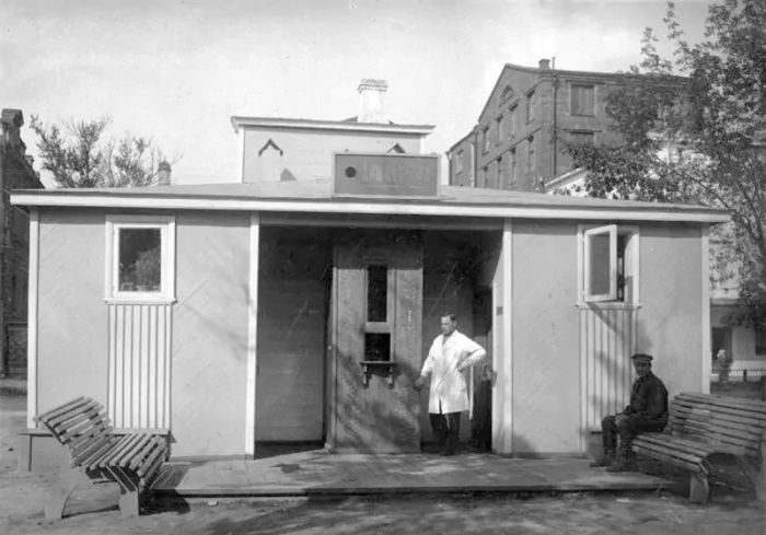 картинка f85b0c515f kak moskvichi mogli prinjat dush prjamo v centre goroda 4