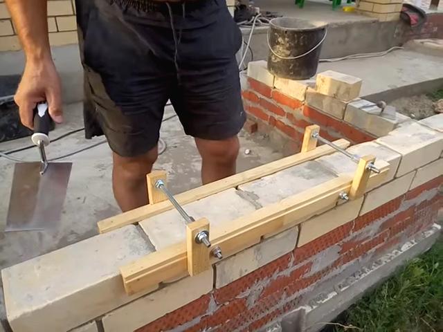 Приспособление для кладки кирпича своими руками