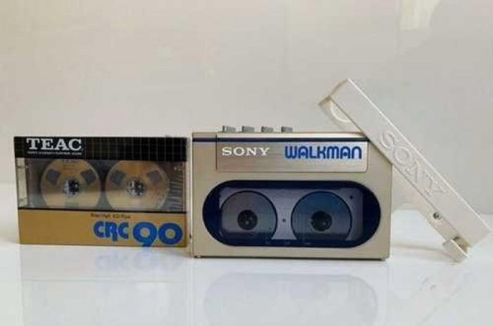 Sony Walkman: революция в прослушивании музыки плеера, кассеты, фирма, очень, Размеры, всего, батарейки, плееров, плеер, автореверс, отличии, модели, KTAS10Размеры, Новый, 1005х58х283, выпустила, характеристика, обычной, 4014000Гц, лентой