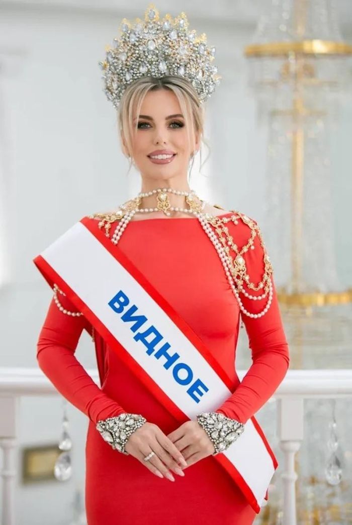 картинка 82c6dc438e titul samoj krasivoj zhenschiny planety uehal v podmoskove 2