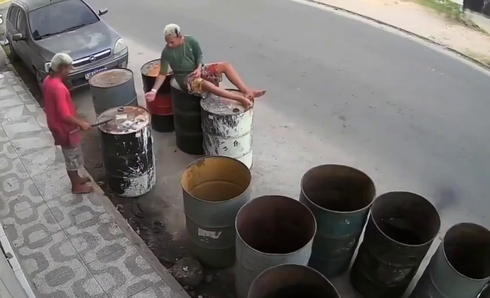 Любопытство до добра не довело: вдвое парней устроили мощный взрыв из-за глупого эксперимента