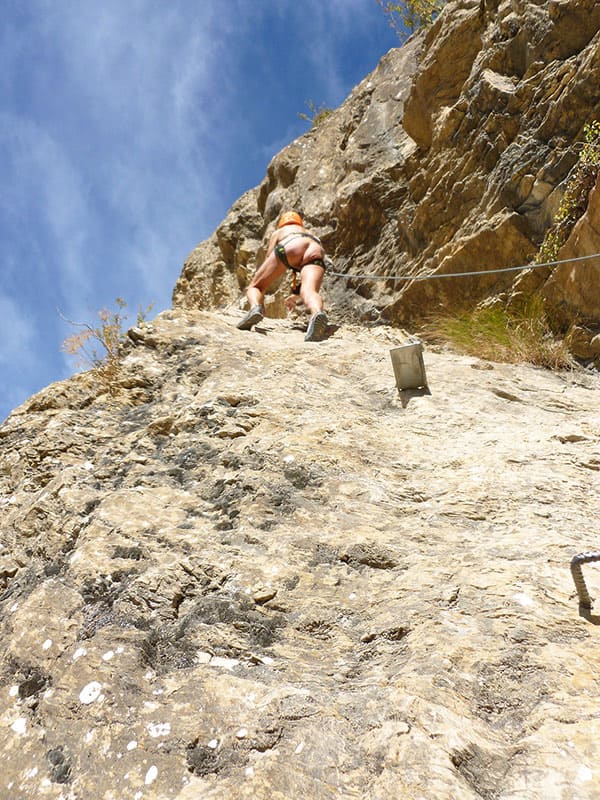 картинка e7c38aa0cb golye turistki 7