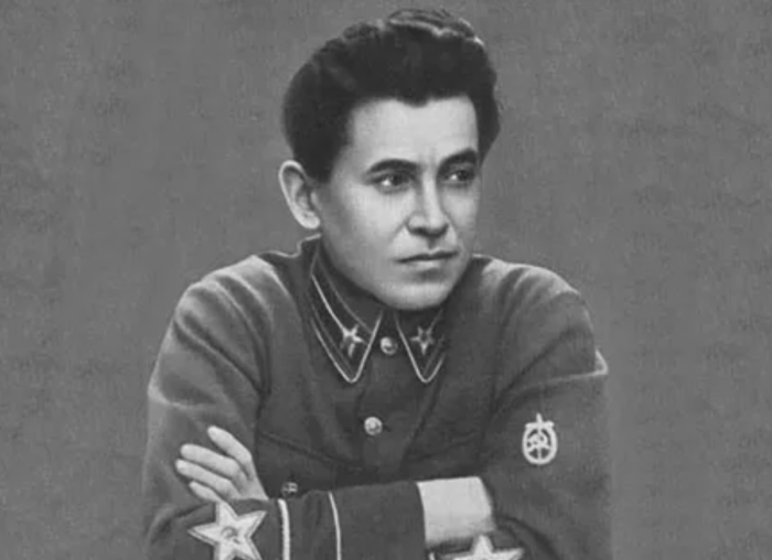 Абрам Слуцкий: архитектор «тихих» операций и его загадочный финал Слуцкий, Фриновский, Слуцкого, Шпигельглас, через, троцкистов, партии, своих, кабинете, Алехин, начальника, Испании, только, арестовали, месяца, Заковский, операций, 1938го, человека, который