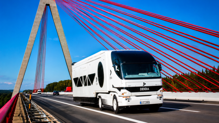 картинка 68a438cce9 gruzovik iz buduschegokoncept mercedesbenz 1989 goda kotoryj operedil vremja 5