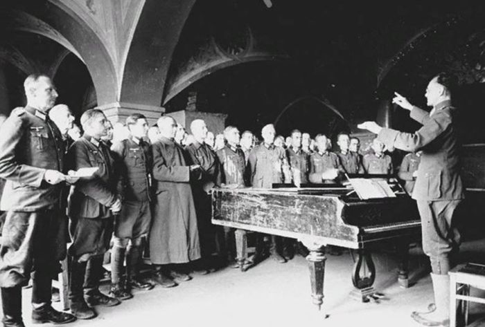 Голоса за монастырскими стенами: хор военнопленных в Суздале 1943 года