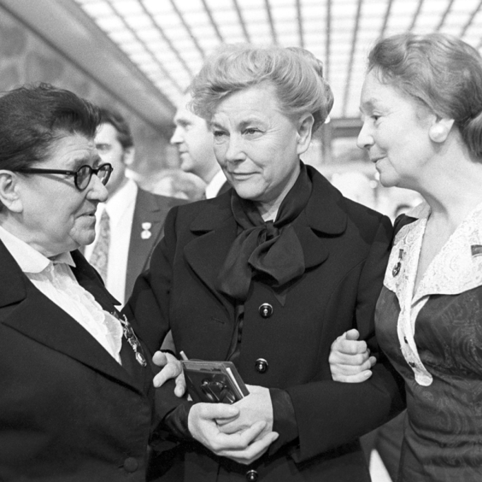 картинка c68a23b0d2 ten za vitrinoj istorija marii fedorovny korshilovoj i univermaga moskva 4