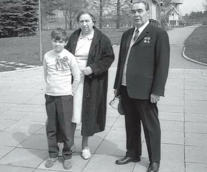 картинка f5e2aff05a ten genseka pochemu o syne leonida brezhneva molchali desjatiletijami 3