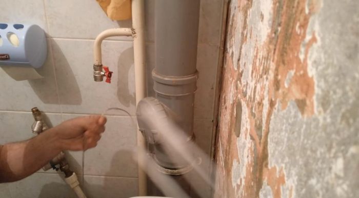картинка abb937e9ef kak pomenjat kran pod davleniem 4