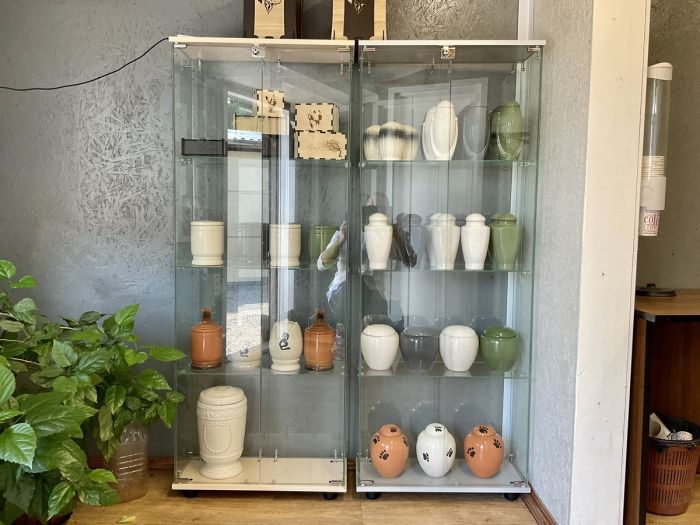 картинка 5b8e70d9de urna dlya praha zhivotnih